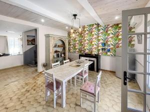 Villas Superbe Villa avec piscine, 4 chambres a Vinassan : photos des chambres