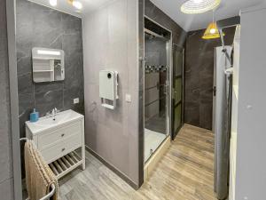 Villas Superbe Villa avec piscine, 4 chambres a Vinassan : photos des chambres