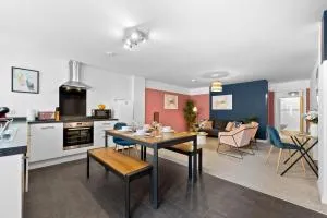 Glevum Lodge - 2 Bedroom Town Centre Apartment - Cirencester