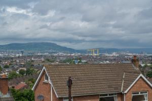 Stunning Home over Belfast City 11 minutes to Belfast City Centre