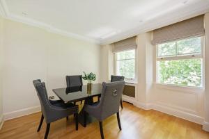 Beautiful 2-Bed Apartment with Private Elevator - Next To Winter Wonderland Hyde Park & Harrods