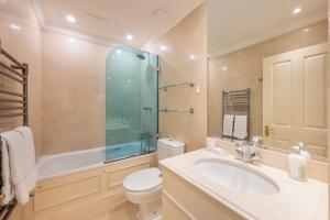 Beautiful 2-Bed Apartment with Private Elevator - Next To Winter Wonderland Hyde Park & Harrods