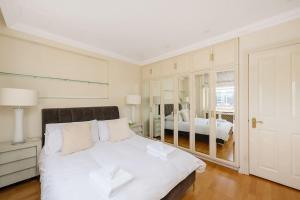 Beautiful 2-Bed Apartment with Private Elevator - Next To Winter Wonderland Hyde Park & Harrods