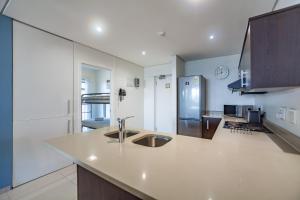 Modern Beachfront with Ocean Views - Infinity G9, Blouberg, Cape Town