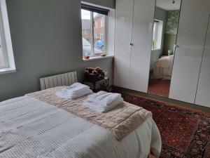 1-Bed Apartment - Sleeps 2 & Private Parking