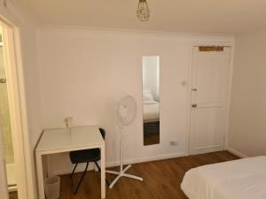 4Br-2Ensuite-10minCentralLondon-Sleeps11-Parking