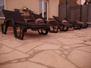 ShadesOfBlue M & M Sleeps 4 with Pool