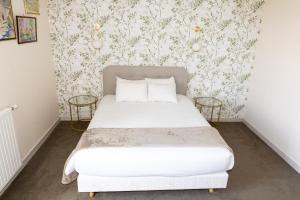 Hotels Auberge le Prieure des Gourmands : Chambre Lit King-Size - Vue sur Jardin
