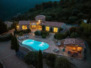 Maisons de vacances Villa La Genestiere - Familienoase und Golfertraum mit Infinity-Pool und 180-Grad-Panoramablick bis zum Meer : photos des chambres