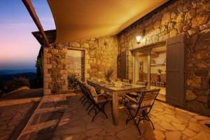 Maisons de vacances Villa La Genestiere - Familienoase und Golfertraum mit Infinity-Pool und 180-Grad-Panoramablick bis zum Meer : photos des chambres