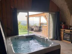 Nuit insolite avec jacuzzi privatif et piscine - Bouyon