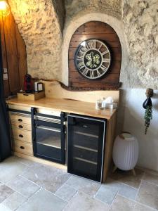 B&B / Chambres d'hotes Nuit insolite avec jacuzzi privatif et piscine : photos des chambres