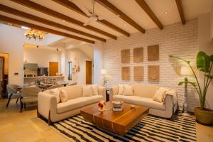 ELIVAAS 4 plus 1 BHK with Pvt pool - Amado Villa Shai