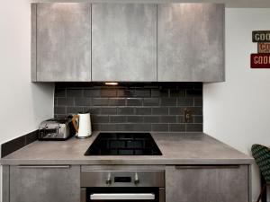 Pass the Keys Trendy 1 Bedroom Apartment