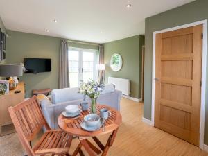 Cosy peaceful and modern ground floor apartment Pass the Keys