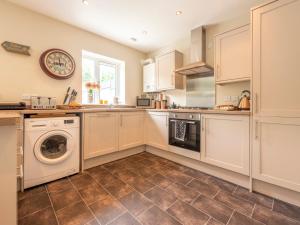 Pass the Keys Charming Modern Retreat with Private Garden