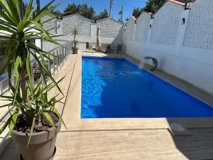 Private oasis with its own pool near the beach Urla'da Özel Havuzlu Evde Konakla - Küçükkaya