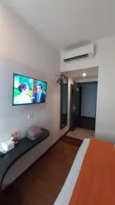 Front One Boutique Tugu Muda Semarang - Kalibanteng-lor