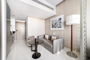 ALiving Modern Studio I Canal View I DAMAC Maison Prive A- 1102