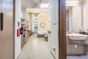 Stunning Studio Apartment in Azizi Star , Jebel Ali by Deluxe Holiday Homes