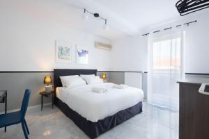 Elegant Coastal Haven Fully Renovated 3-Bedroom Apartment