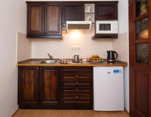 Herga Wine Estate - Nest above wine cellar - rooms