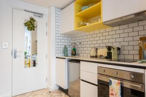 Mid Century Modern Central Upper City