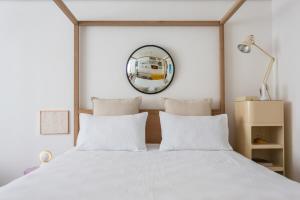 Mid Century Modern Central Upper City