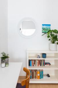 Spacious & Light, City Centre Free Parking AC