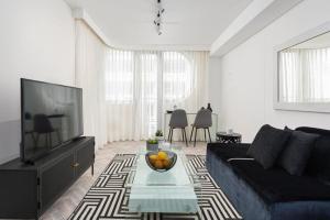 City Centre Studio with Patio