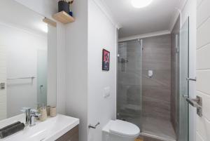 Trendy Bachelor Pad Free Parking Rooftop Pool