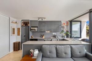 Trendy Bachelor Pad Free Parking Rooftop Pool