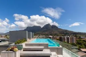 Central Southern Suburbs Leafy Village Neighbourhood - Rondebosch