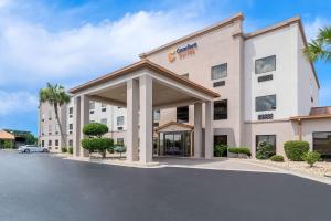 Comfort Suites near Robins Air Force Base