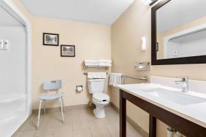Comfort Suites near Robins Air Force Base