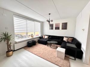 Home with free parking near Amsterdam 45 min away!