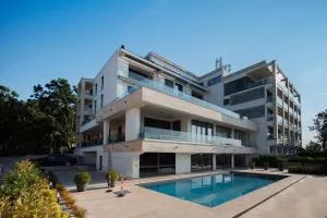 Panorama Corner Residence - Pool, Sauna, Parking - ألسورس