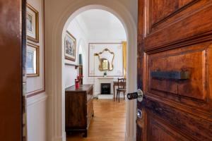 One-Bedroom Apartment - Separate Building room in Martina House