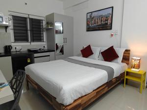 3 Home Tales by Tipiverse, Brookefield