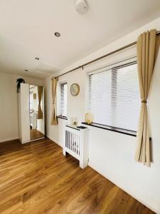 Studio Apartment (St Katherine’s and Wapping)