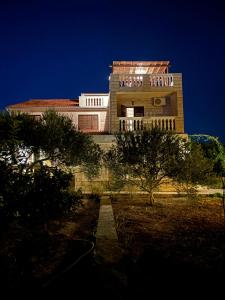 Apartment - Ground Floor room in Guest House Sucuraj