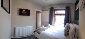 3 Doubles - Sleeps 8 - Ideal for Work Crews