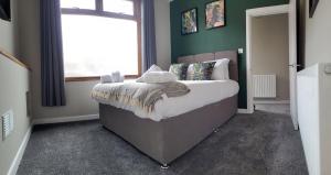 3 Doubles - Sleeps 8 - Ideal for Work Crews