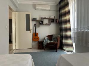 8 kişilik konforlu ve ferah bir villa