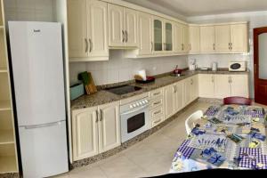 Sun Paradise Beach, WiFi, Sea Views, and Pool