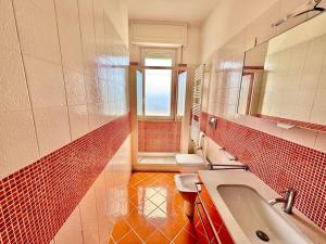 300 mt near the sea and the station exclusive apartment