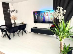 Home with free parking near Amsterdam 45 min away!