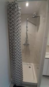 Appartements Studio contemporain avec parking gratuit : Appartement 1 Chambre