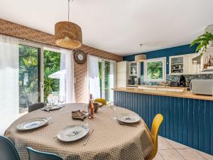 Maisons de vacances Holiday Home Maison de Locmaria by Interhome : photos des chambres