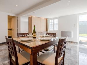 Maisons de vacances Holiday Home Jade by Interhome : photos des chambres